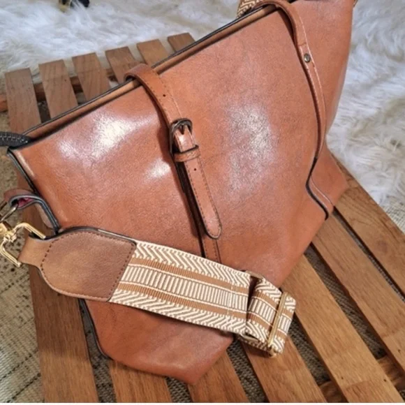 NEW Vegan Leather Tote with Cool Guitar strap - Picture 10 of 16